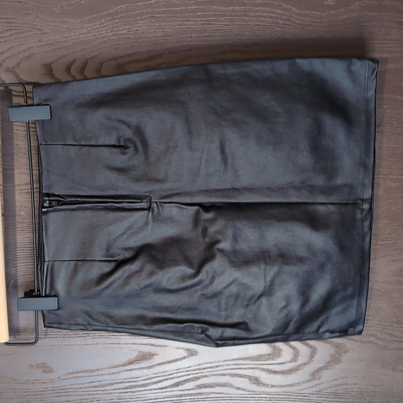 Black leather mini skirt - Picture 3 of 5